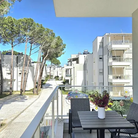 Sunny 202 Apartment